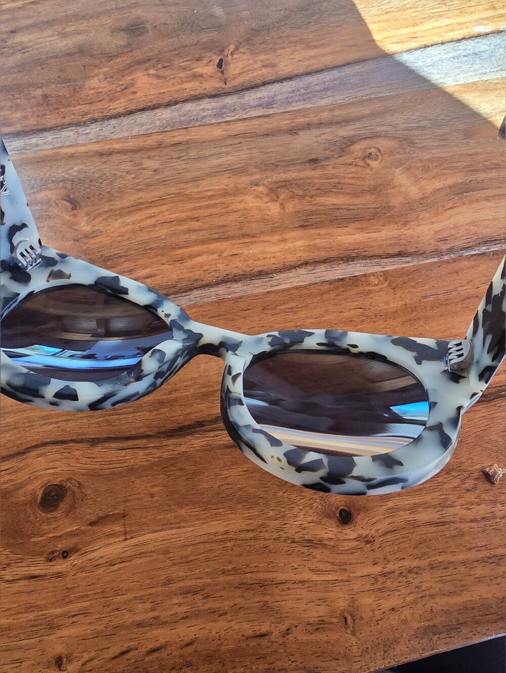 Valley Eyewear - A Dead Coffin - Whitw Tortoise Sunglasses - Picture 8 of 8